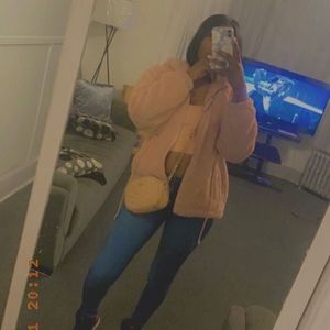 Meet your Posher, Alexandra